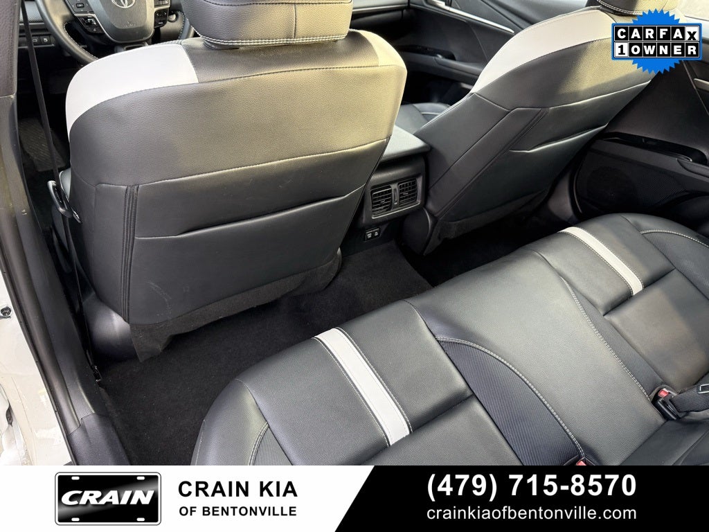 2025 Toyota Camry SE - CLEAN CARFAX / ONE OWNER