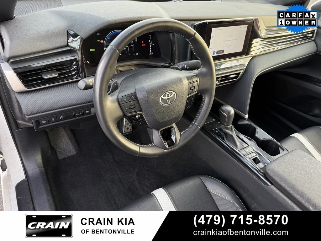 2025 Toyota Camry SE - CLEAN CARFAX / ONE OWNER