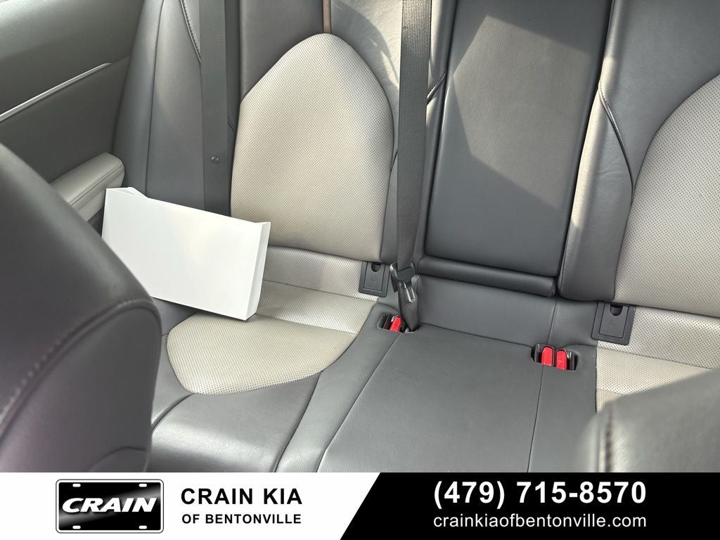 2020 Toyota Camry Hybrid XLE - HYBRID!