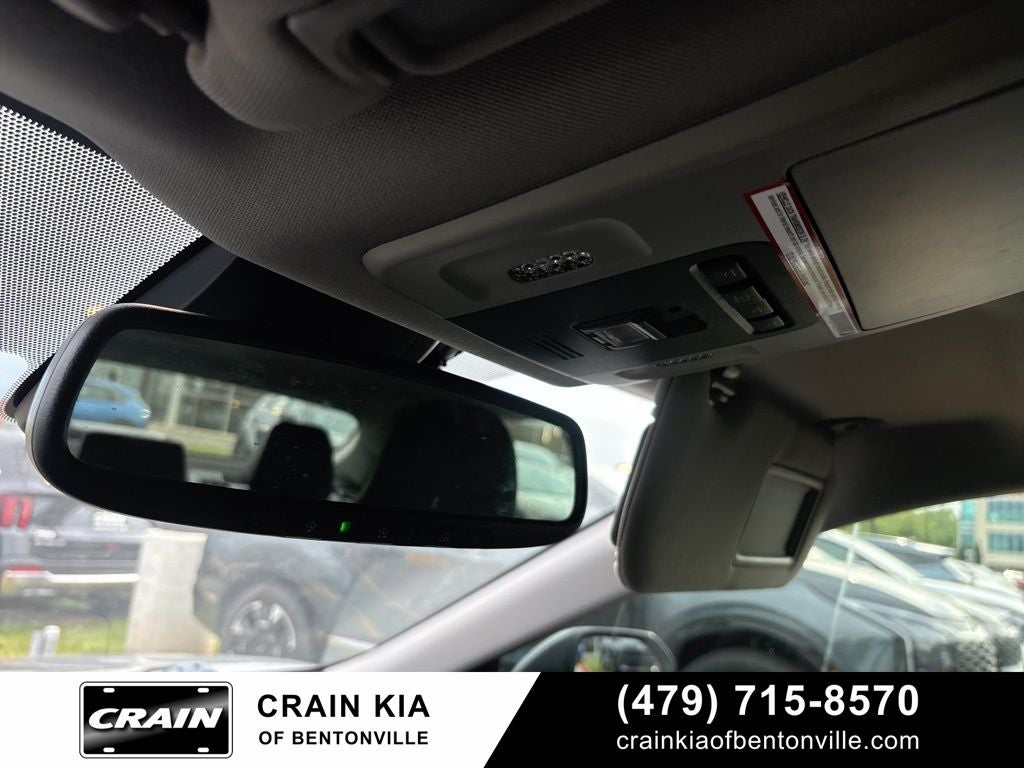 2020 Toyota Camry Hybrid XLE - HYBRID!