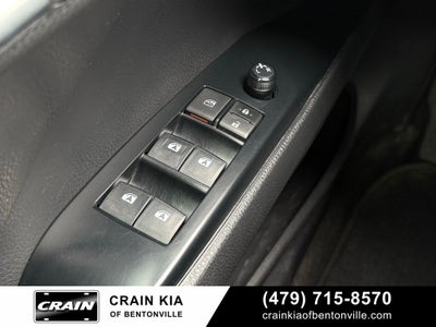 2020 Toyota Camry SE - CLEAN CARFAX / ONE OWNER