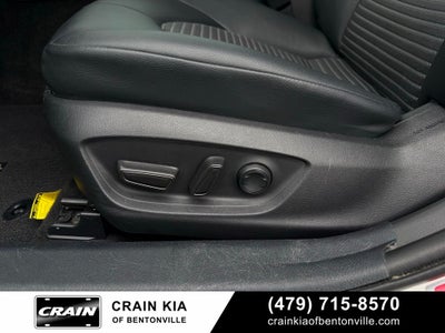 2020 Toyota Camry SE - CLEAN CARFAX / ONE OWNER