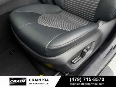 2020 Toyota Camry SE - CLEAN CARFAX / ONE OWNER