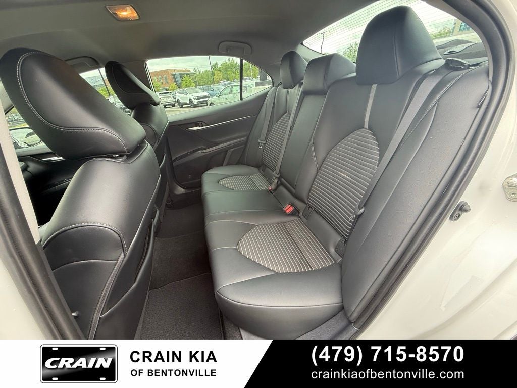2020 Toyota Camry SE - CLEAN CARFAX / ONE OWNER