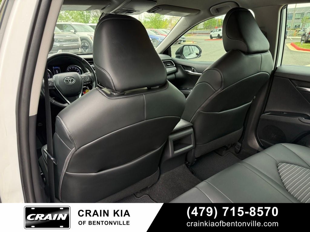 2020 Toyota Camry SE - CLEAN CARFAX / ONE OWNER