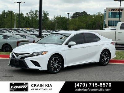 2020 Toyota Camry SE - CLEAN CARFAX / ONE OWNER