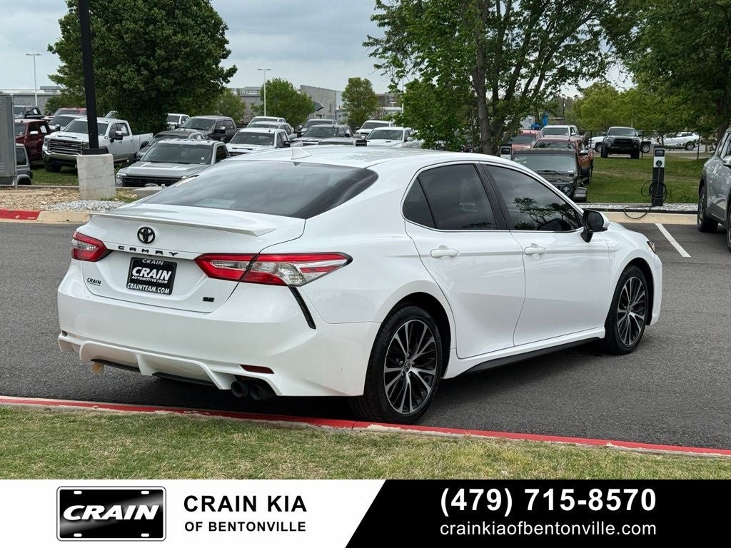 2020 Toyota Camry SE - CLEAN CARFAX / ONE OWNER