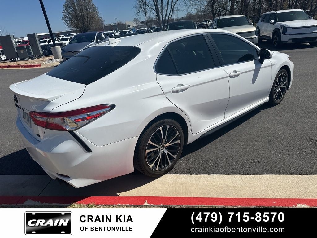 2020 Toyota Camry SE - CLEAN CARFAX / ONE OWNER