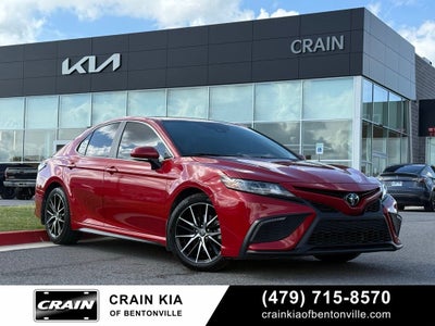 2022 Toyota Camry SE - CLEAN CARFAX / ONE OWNER