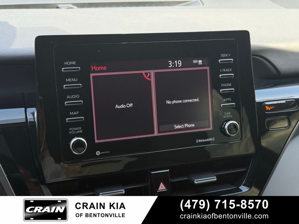 2022 Toyota Camry SE - CLEAN CARFAX / ONE OWNER