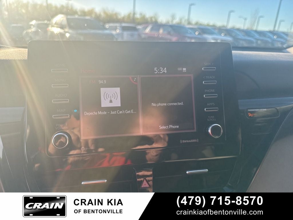 2022 Toyota Camry SE - CLEAN CARFAX / ONE OWNER