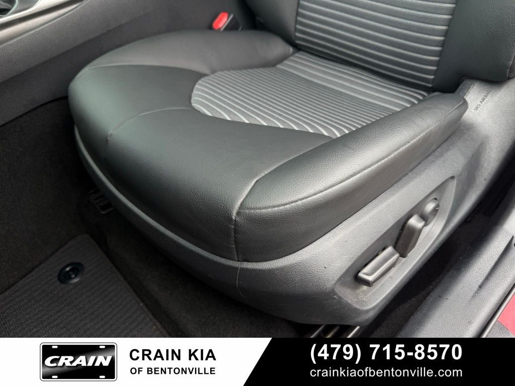 2023 Toyota Camry SE - CLEAN CARFAX / ONE OWNER