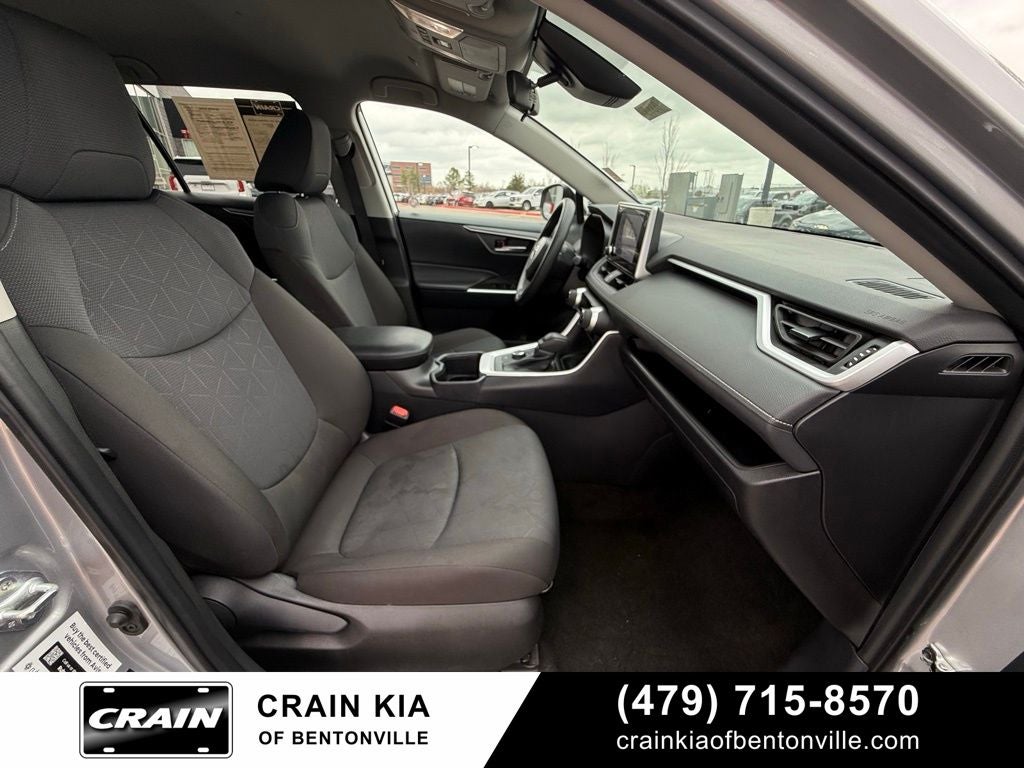 2025 Toyota RAV4 Hybrid XLE - AWD / CLEAN CARFAX / ONE OWNER