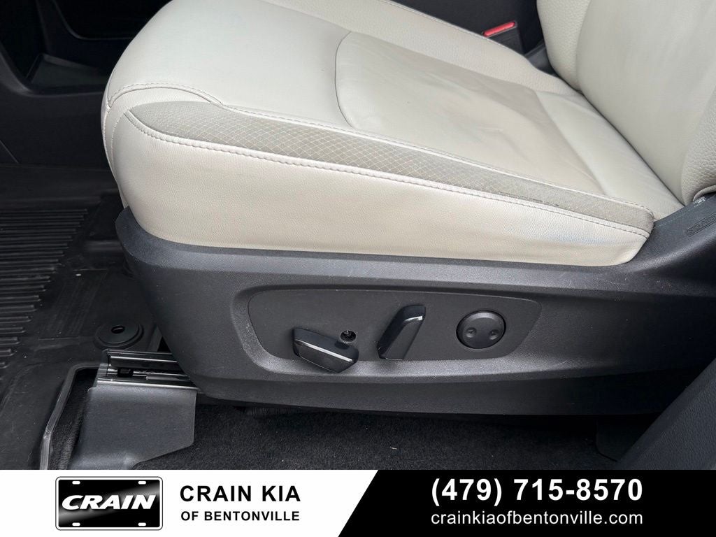 2022 Nissan Pathfinder SL - 4WD / CLEAN CARFAX