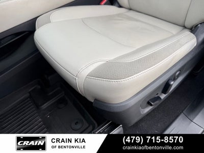 2022 Nissan Pathfinder SL - 4WD / CLEAN CARFAX
