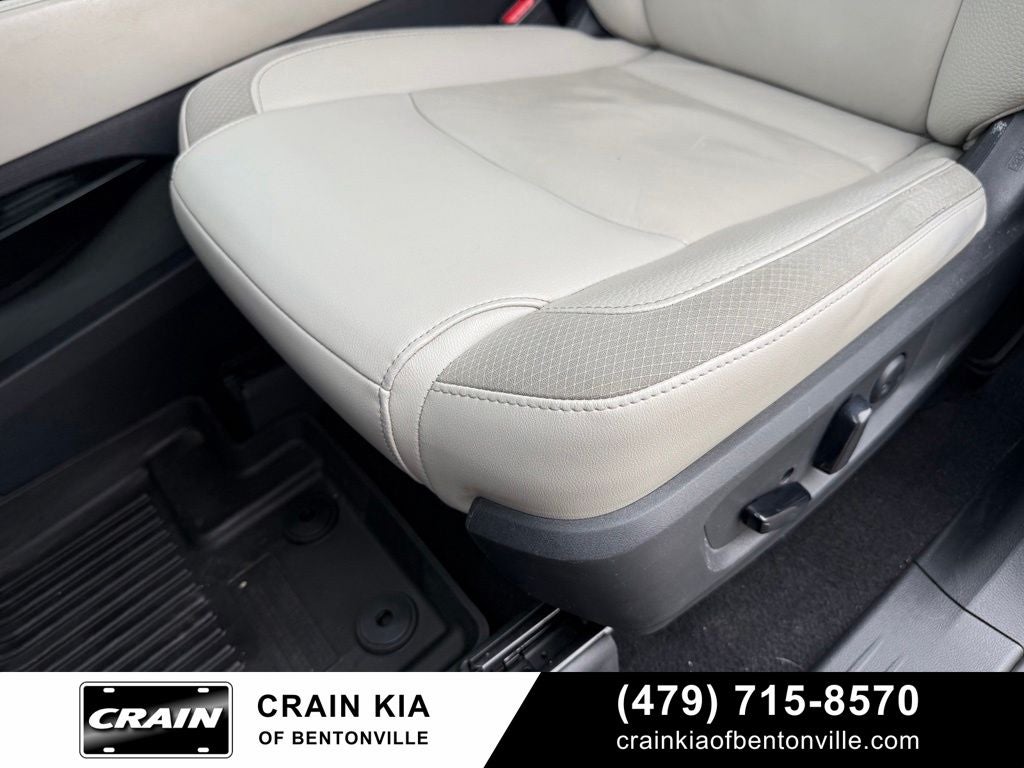 2022 Nissan Pathfinder SL - 4WD / CLEAN CARFAX
