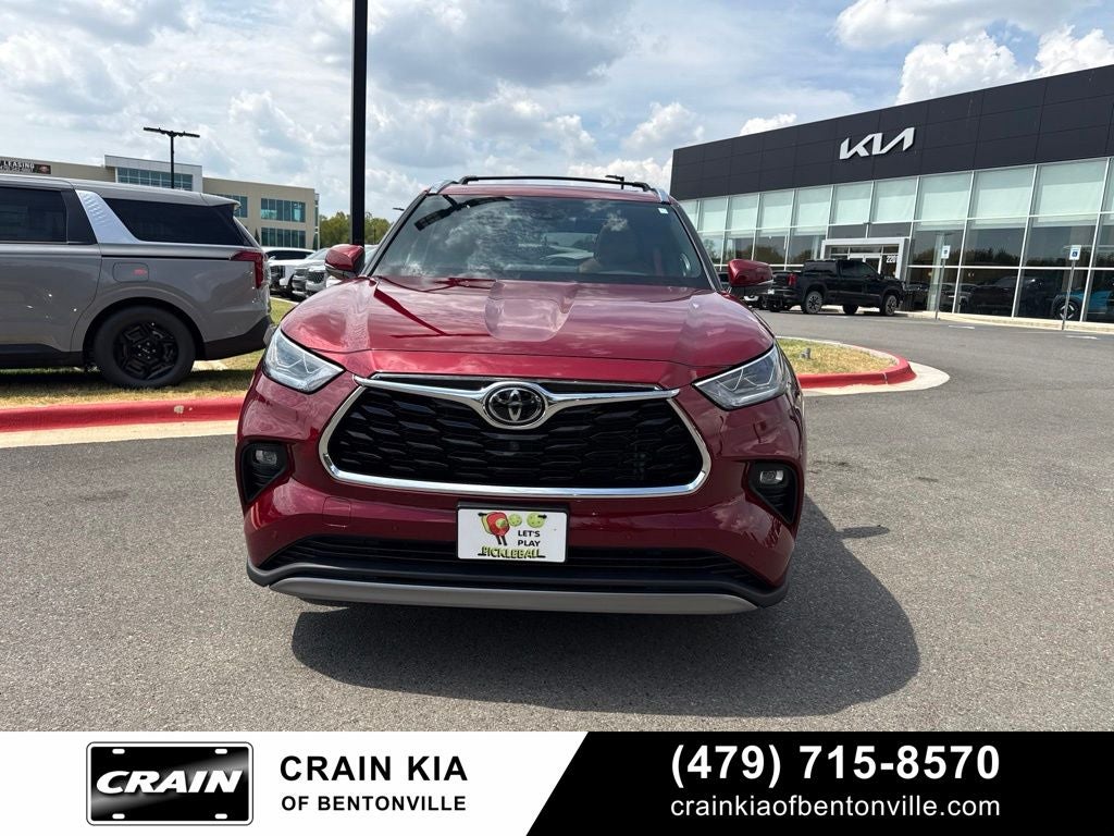 2022 Toyota Highlander Platinum - AWD / PANORAMIC SUNROOF / CLEAN CARFAX