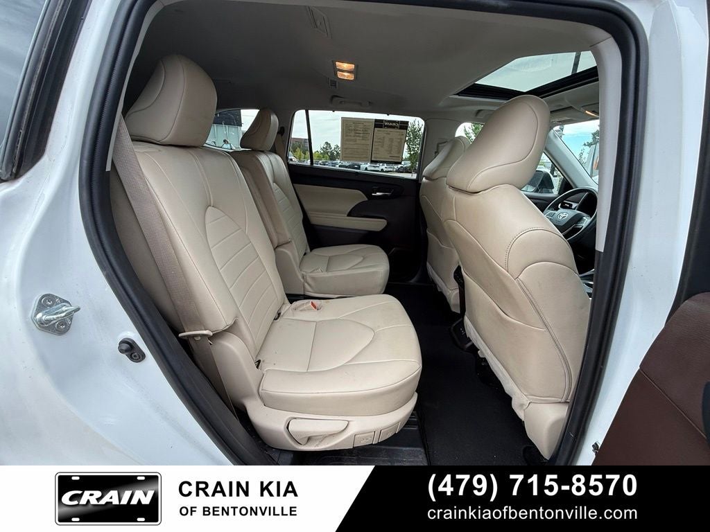 2022 Toyota Highlander XLE - SUNROOF / CLEAN CARFAX / ONE OWNER