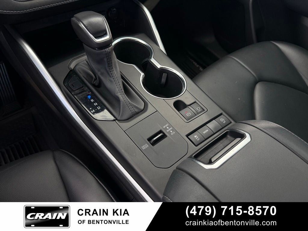 2021 Toyota Highlander XLE - CLEAN CARFAX / SUNROOF