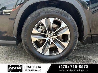 2021 Toyota Highlander XLE - CLEAN CARFAX / SUNROOF