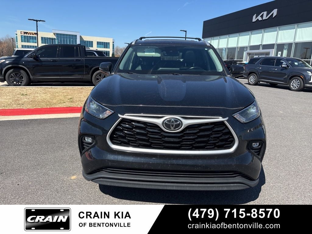 2022 Toyota Highlander XLE - AWD / SUNROOF / CLEAN CARFAX