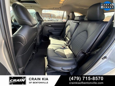 2023 Toyota Highlander XLE - SUNROOF / CARFAX ONE OWNER