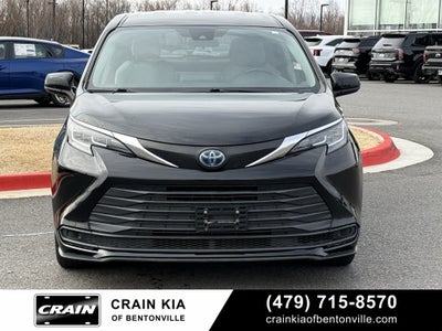 2022 Toyota Sienna LE 8 Passenger - CLEAN CARFAX
