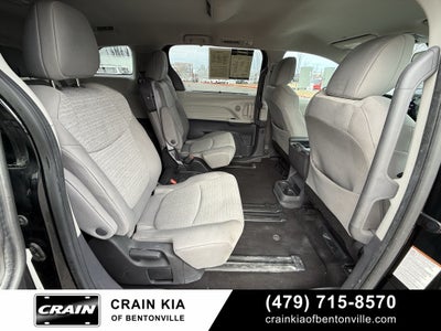 2022 Toyota Sienna LE 8 Passenger - CLEAN CARFAX