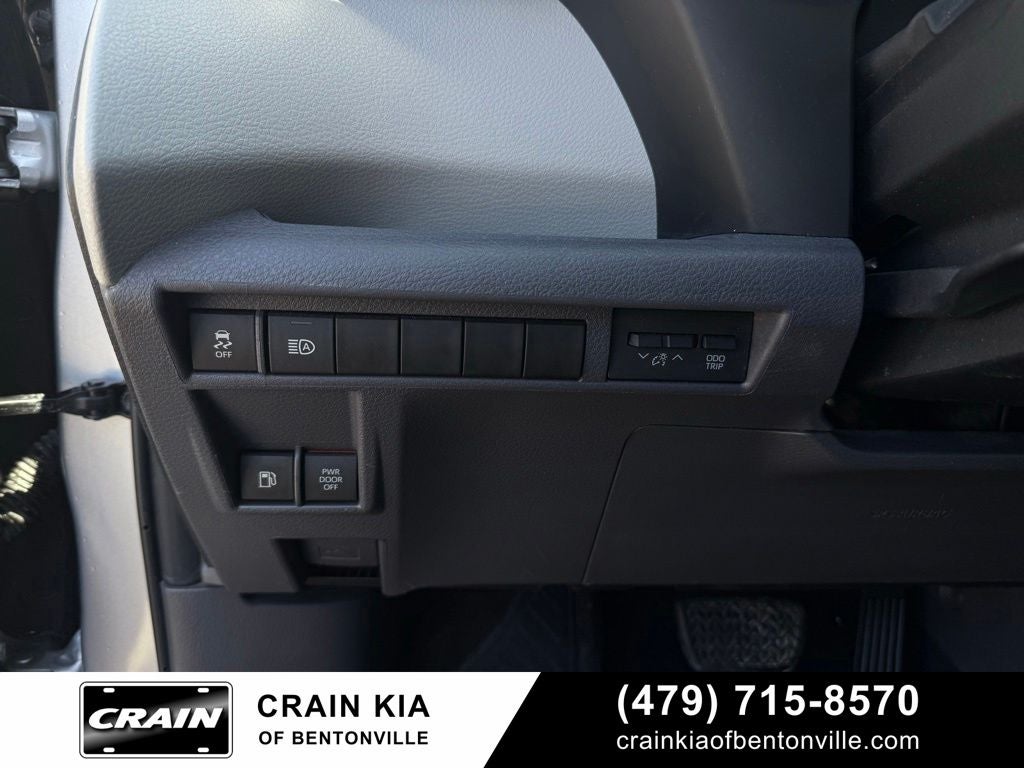 2022 Toyota Sienna XLE 8 Passenger - CARFAX ONE OWNER
