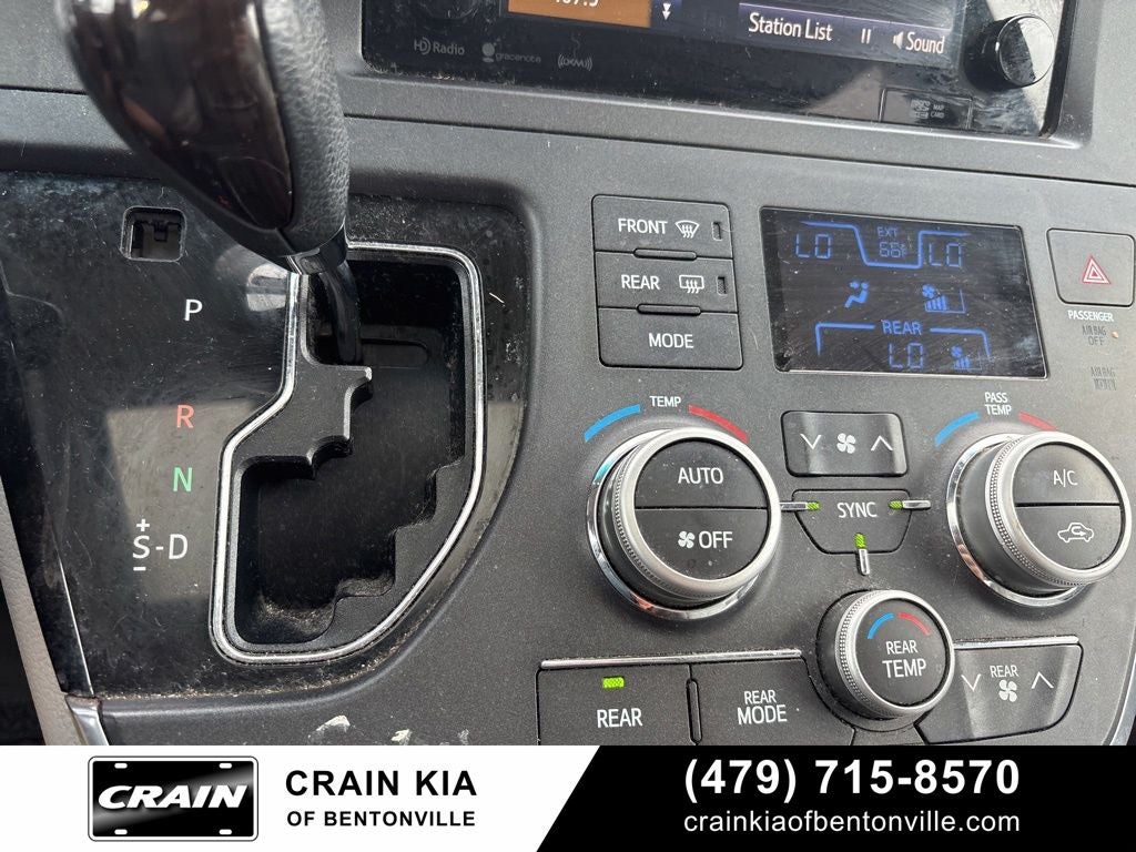 2017 Toyota Sienna XLE - SUNROOF / CLEAN CARFAX / LOW MILES!