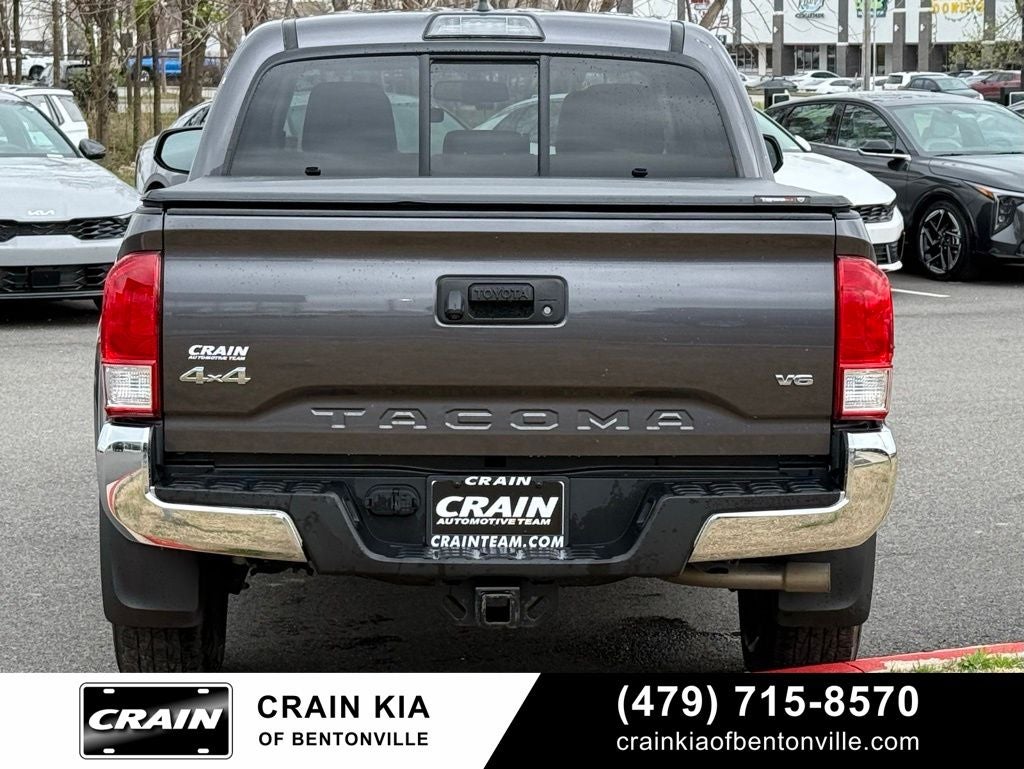 2017 Toyota Tacoma SR5 V6 - 4WD / CARFAX ONE OWNER