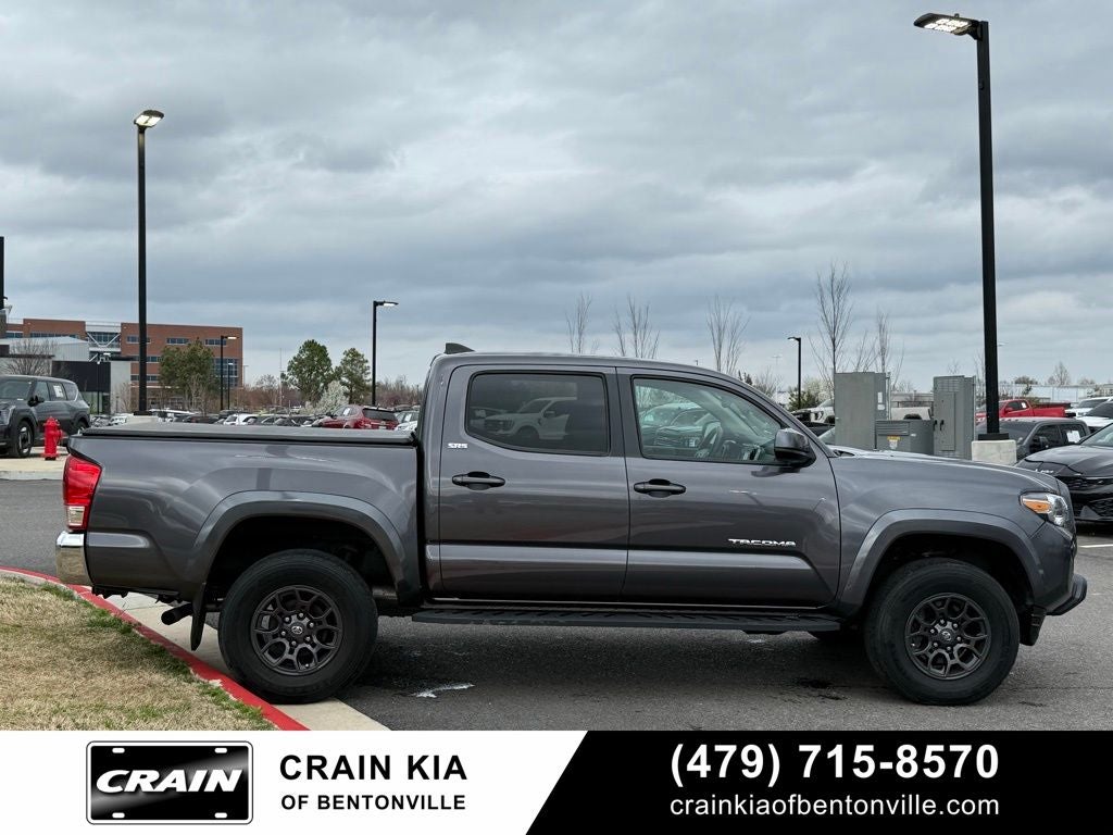 2017 Toyota Tacoma SR5 V6 - 4WD / CARFAX ONE OWNER