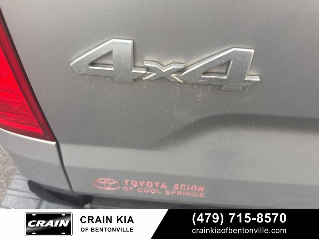 2015 Toyota Tundra SR5 - 4WD / CLEAN CARFAX HISTORY