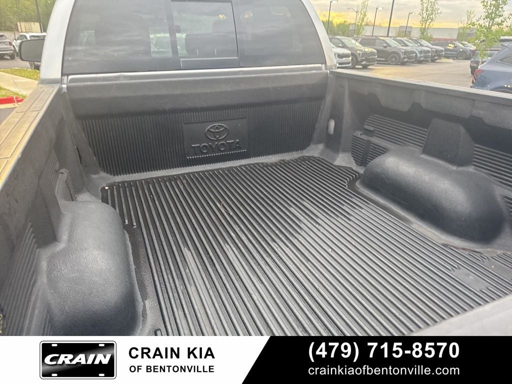 2015 Toyota Tundra SR5 - 4WD / CLEAN CARFAX HISTORY