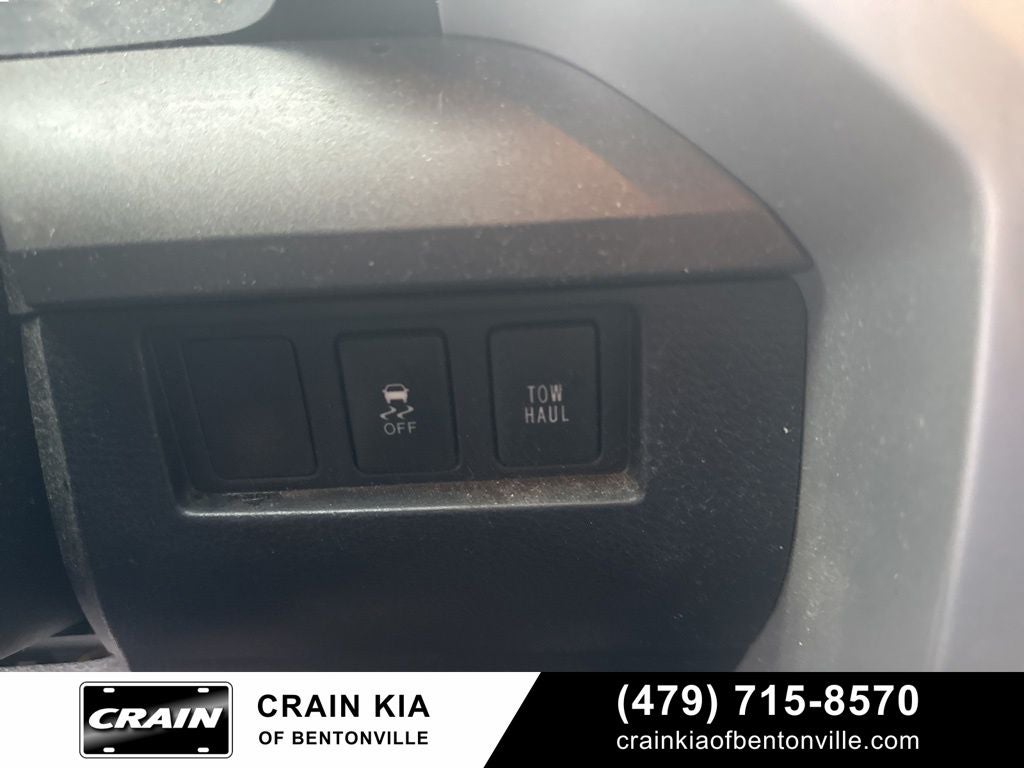 2015 Toyota Tundra SR5 - 4WD / CLEAN CARFAX HISTORY