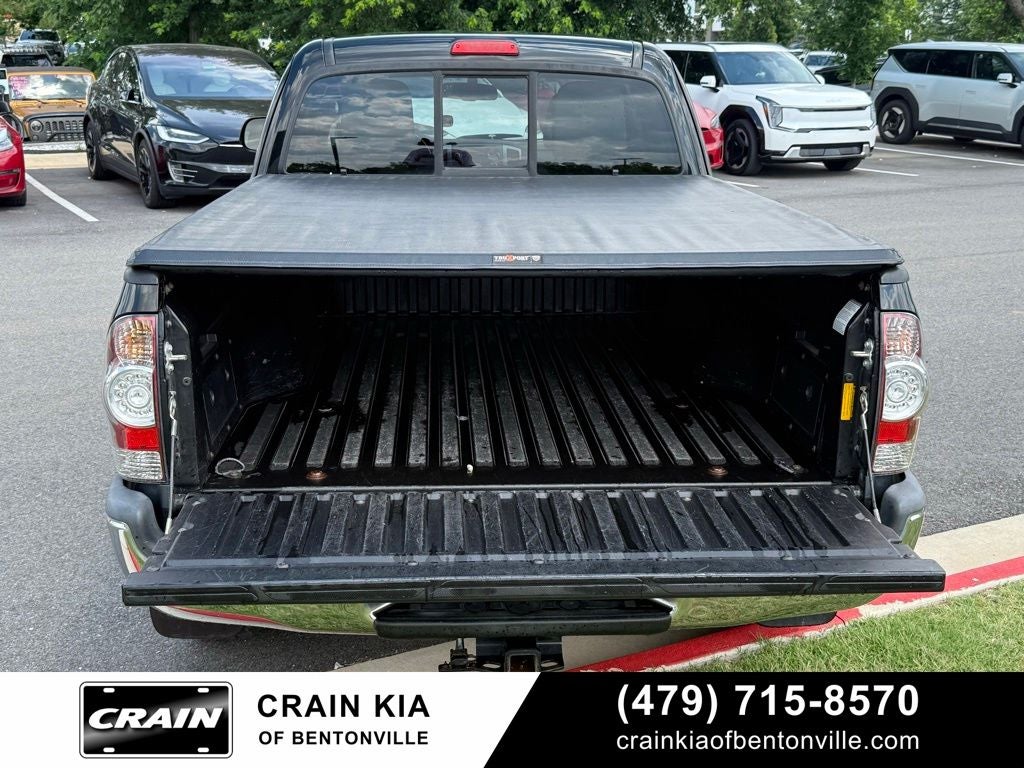 2013 Toyota Tacoma Base - 4WD / CARFAX ONE OWNER