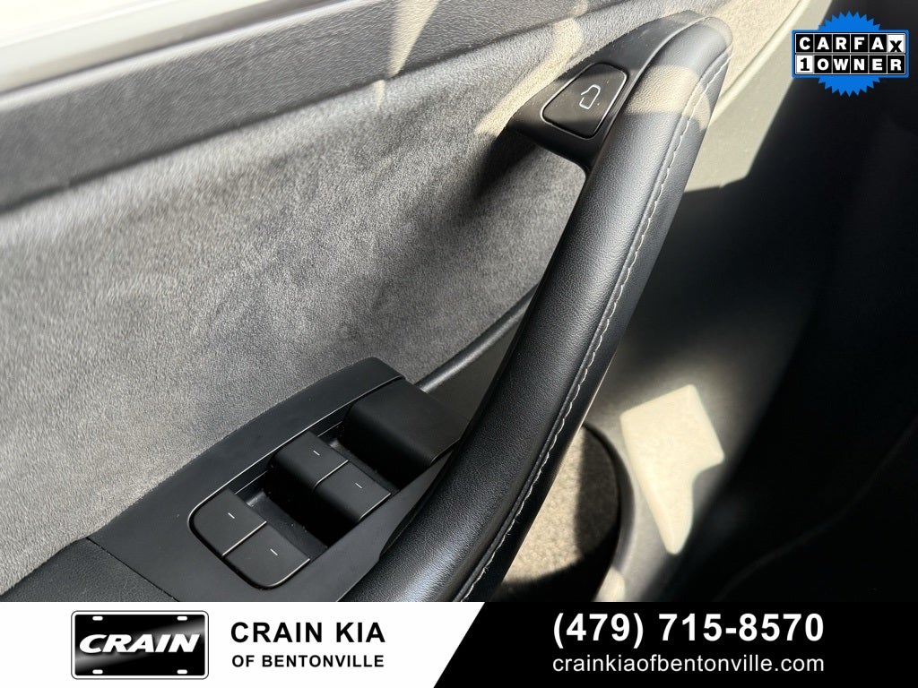 2023 Tesla Model Y Long Range - AWD / 3RD ROW / CLEAN CARFAX / 1 OWNER