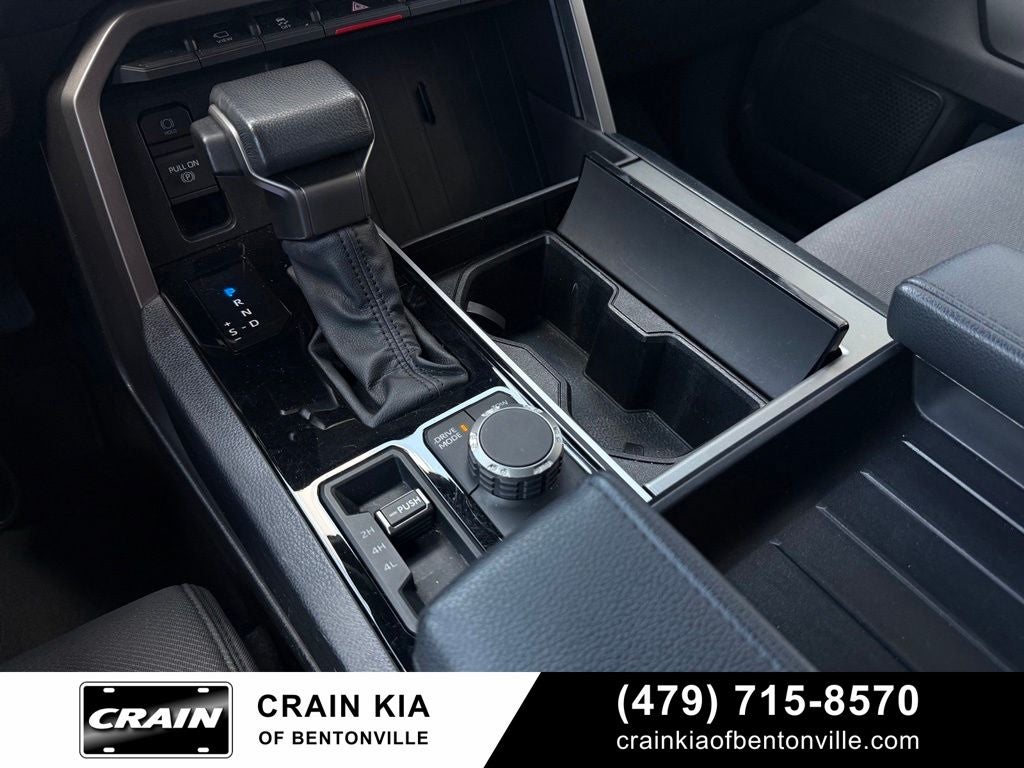 2025 Toyota Sequoia SR5 - 4WD / SUNROOF / CLEAN CARFAX / ONE OWNER