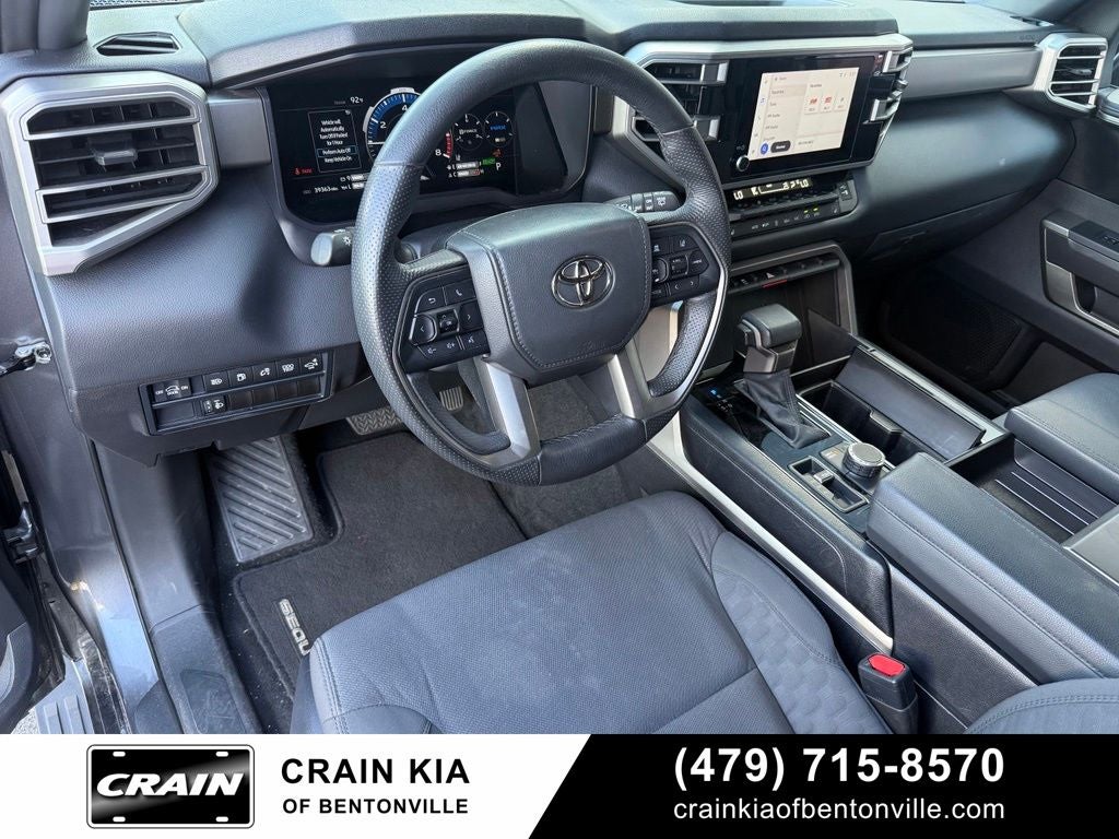 2025 Toyota Sequoia SR5 - 4WD / CLEAN CARFAX / ONE OWNER