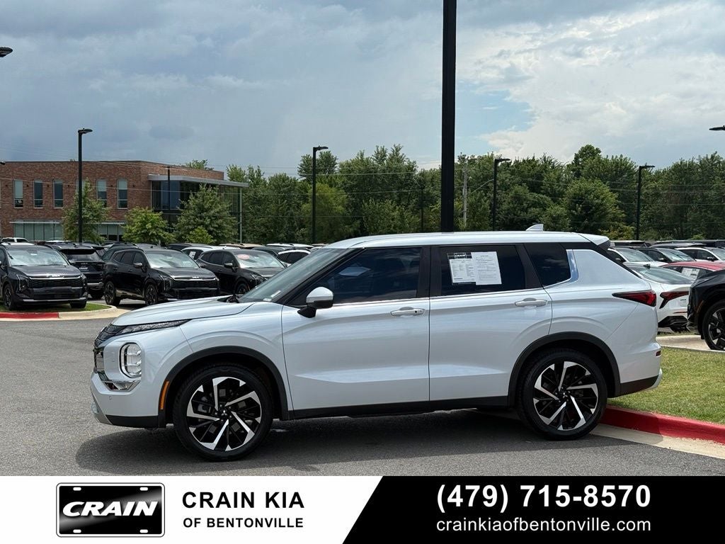 2022 Mitsubishi Outlander SE - 4WD / CLEAN CARFAX