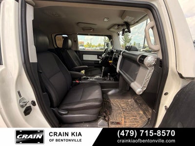 2010 Toyota FJ Cruiser Base - 4WD / CLEAN CARFAX