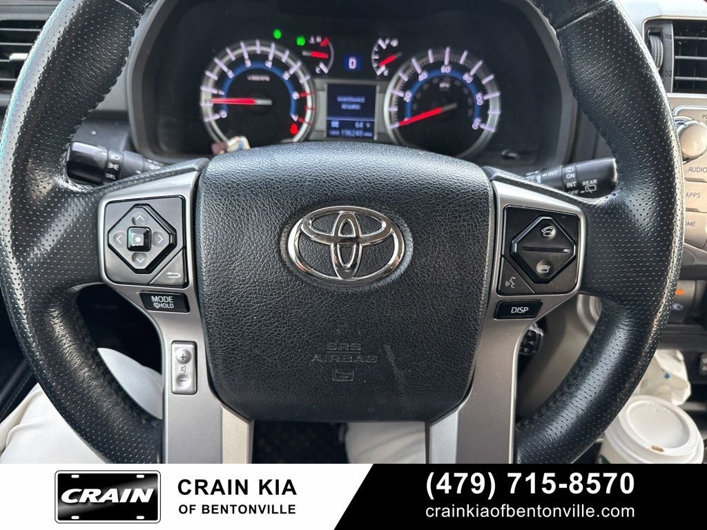 2017 Toyota 4Runner SR5 - 4WD / LIFTED!