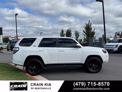 2018 Toyota 4Runner SR5 - 4WD / CLEAN CARFAX