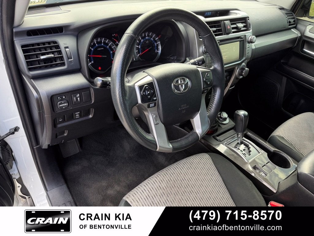 2018 Toyota 4Runner SR5 - 4WD / CLEAN CARFAX