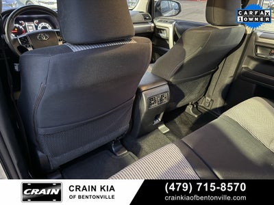 2024 Toyota 4Runner SR5 - 4WD / CLEAN CARFAX / ONE OWNER