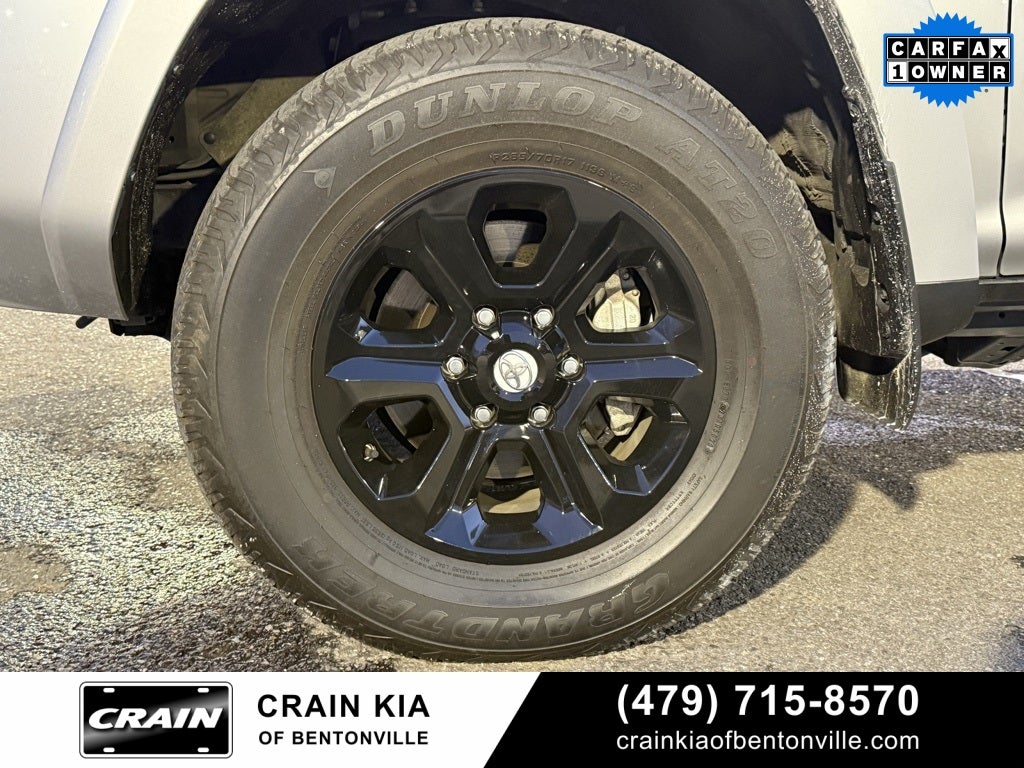 2024 Toyota 4Runner SR5 - 4WD / CLEAN CARFAX / ONE OWNER