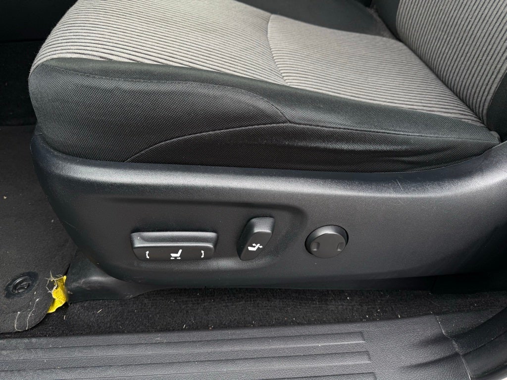 2024 Toyota 4Runner SR5 - 4WD / CLEAN CARFAX / ONE OWNER