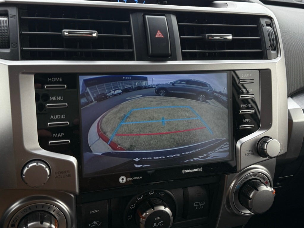 2024 Toyota 4Runner SR5 - 4WD / CLEAN CARFAX / ONE OWNER