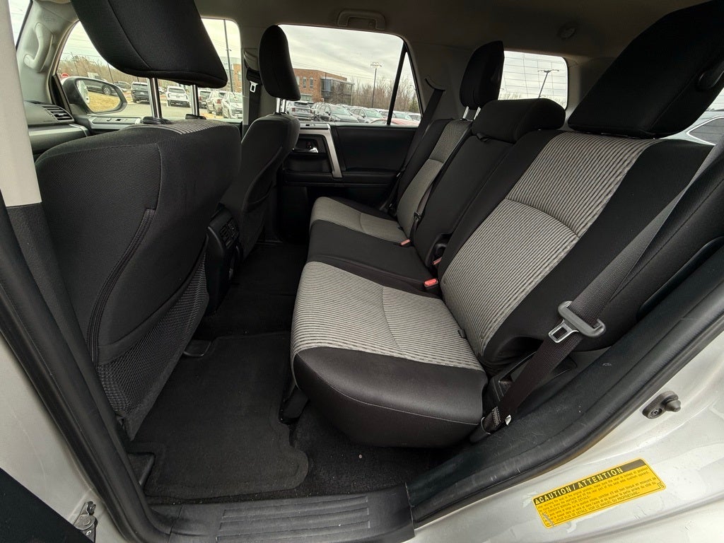 2024 Toyota 4Runner SR5 - 4WD / CLEAN CARFAX / ONE OWNER