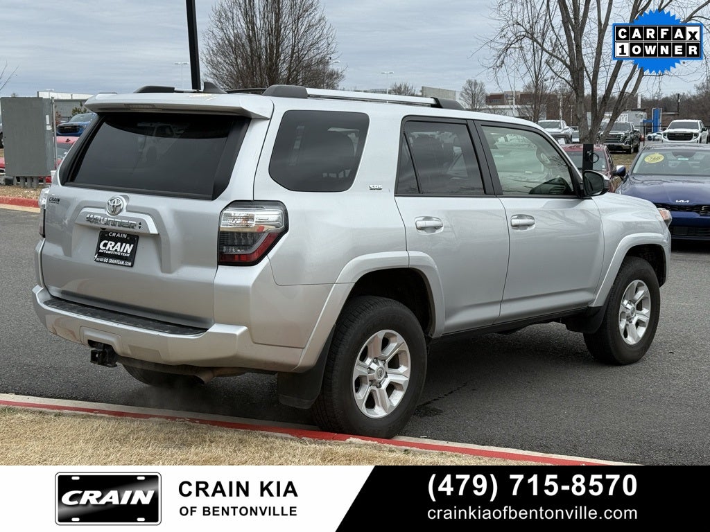 2024 Toyota 4Runner SR5 - 4WD / CLEAN CARFAX / ONE OWNER